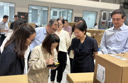 领导调研2.jpg